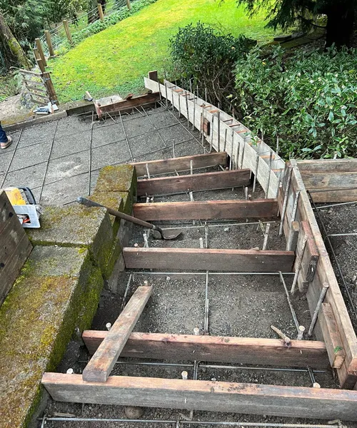 Broom Finish Steps ,retaining Wall And Patio, Integral Concrete Color in Mercer Island 
